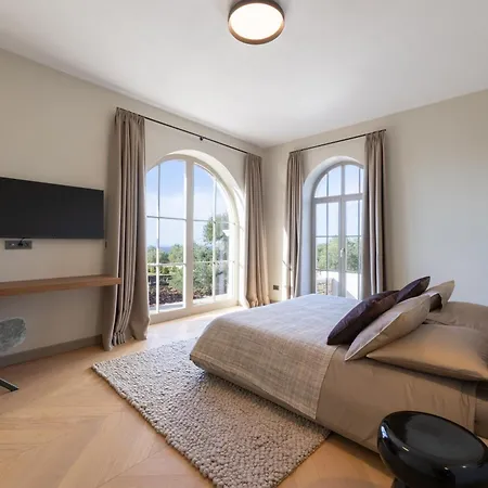 Villa The View Excelsior - Luxe With Pool