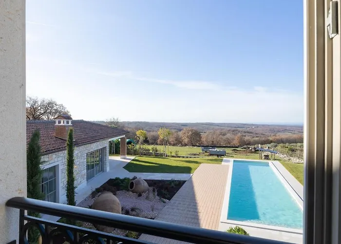 The View Excelsior - Luxe, Private Museum, Pool * Vižinada